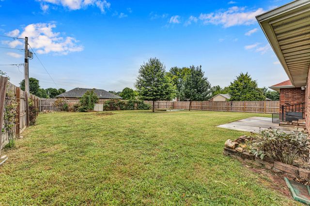 712 S Pinewood Lane, Nixa, MO 65714