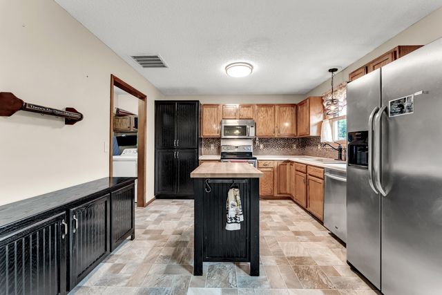 712 S Pinewood Lane, Nixa, MO 65714