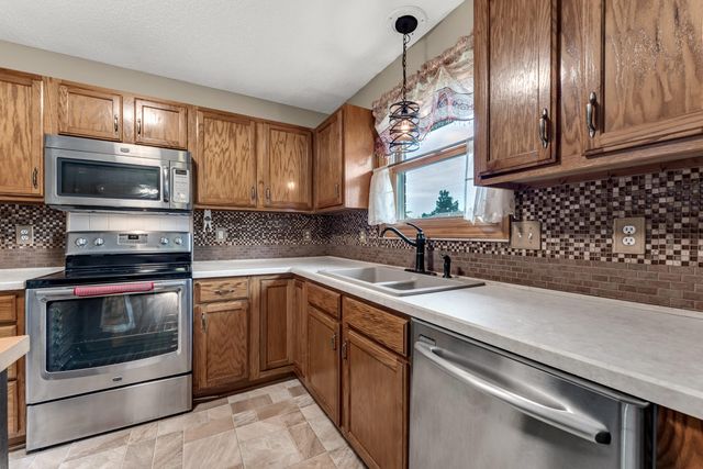 712 S Pinewood Lane, Nixa, MO 65714