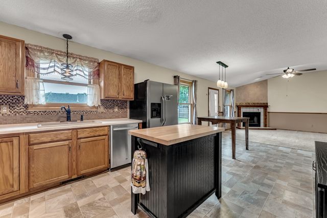 712 S Pinewood Lane, Nixa, MO 65714