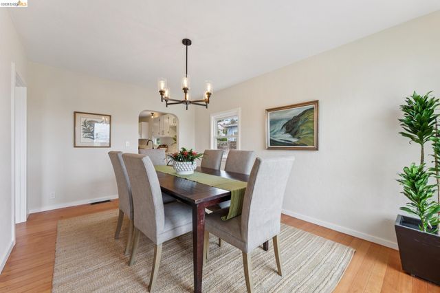 7201 Sunkist Dr, Oakland, CA 94605