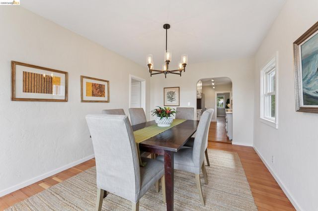 7201 Sunkist Dr, Oakland, CA 94605