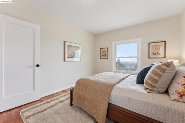 7201 Sunkist Dr, Oakland, CA 94605