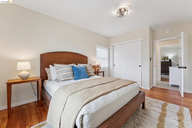 7201 Sunkist Dr, Oakland, CA 94605