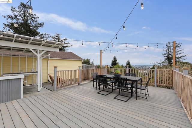 7201 Sunkist Dr, Oakland, CA 94605