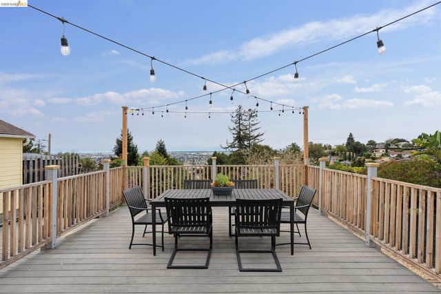 7201 Sunkist Dr, Oakland, CA 94605