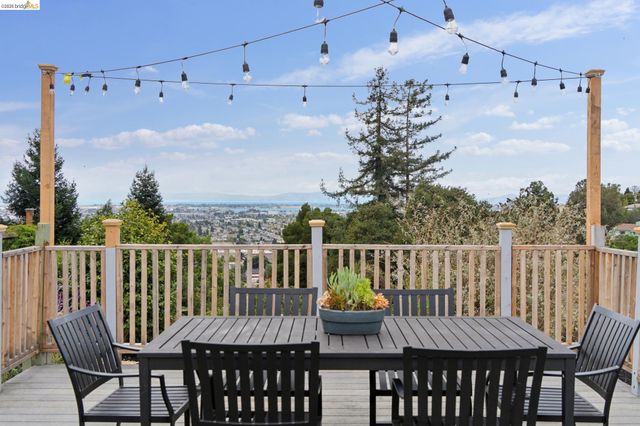 7201 Sunkist Dr, Oakland, CA 94605