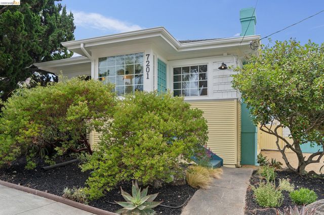 7201 Sunkist Dr, Oakland, CA 94605