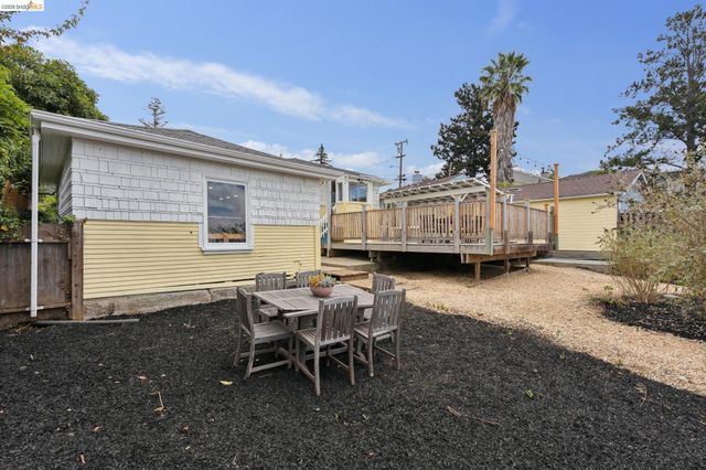 7201 Sunkist Dr, Oakland, CA 94605