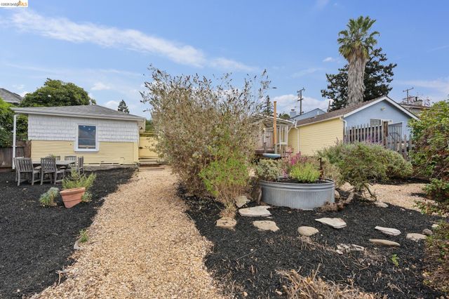 7201 Sunkist Dr, Oakland, CA 94605