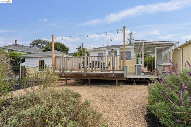 7201 Sunkist Dr, Oakland, CA 94605