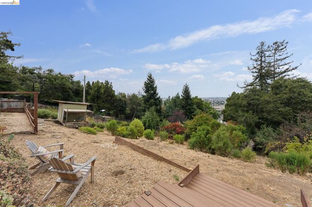 7201 Sunkist Dr, Oakland, CA 94605