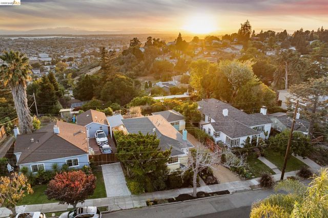 7201 Sunkist Dr, Oakland, CA 94605