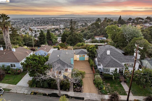 7201 Sunkist Dr, Oakland, CA 94605