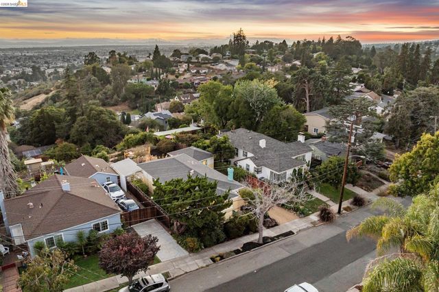 7201 Sunkist Dr, Oakland, CA 94605