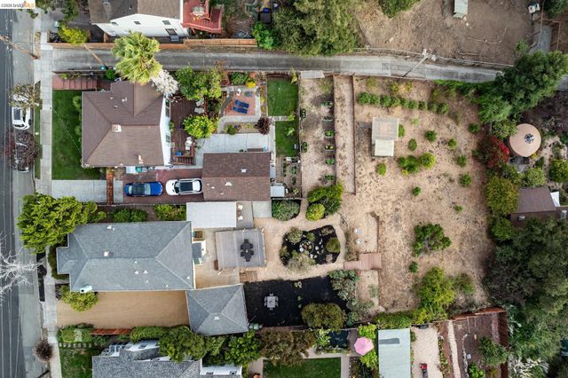 7201 Sunkist Dr, Oakland, CA 94605