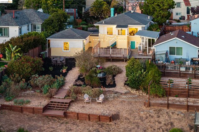 7201 Sunkist Dr, Oakland, CA 94605