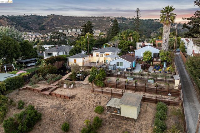 7201 Sunkist Dr, Oakland, CA 94605
