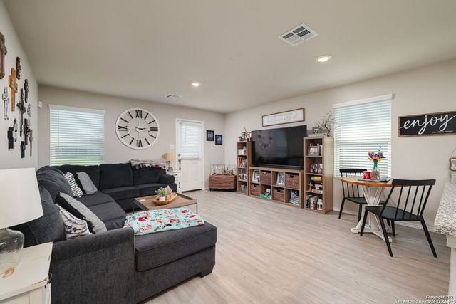 5359 FORBS LN, Bulverde, TX 78163