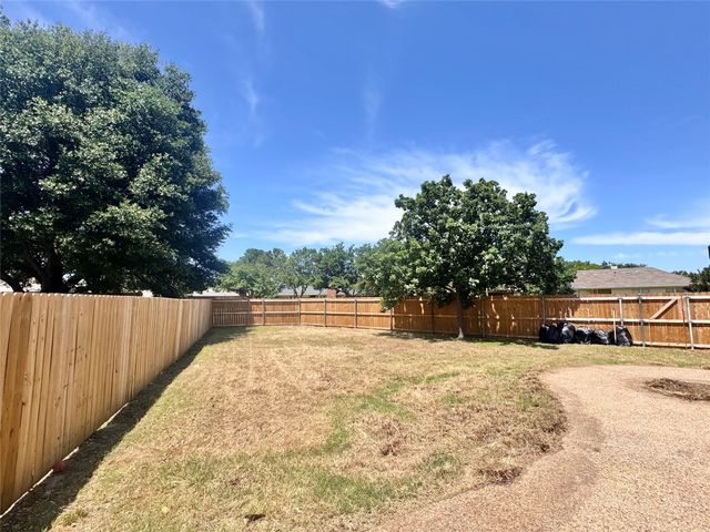 2006 Toulon Lane, Carrollton, TX 75007