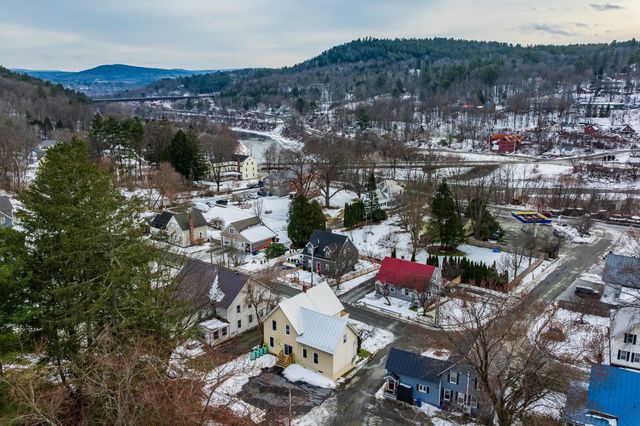 157 Summer Street, Hartford, VT 05001