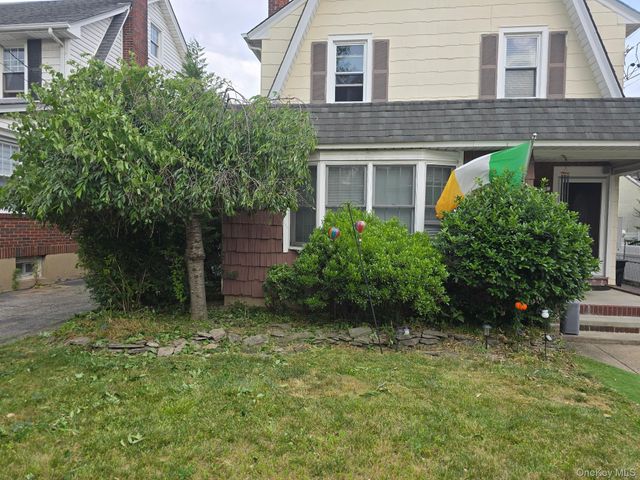 267 Plainfield Avenue 2F, Floral Park, NY 11001