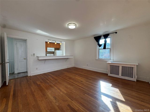267 Plainfield Avenue 2F, Floral Park, NY 11001