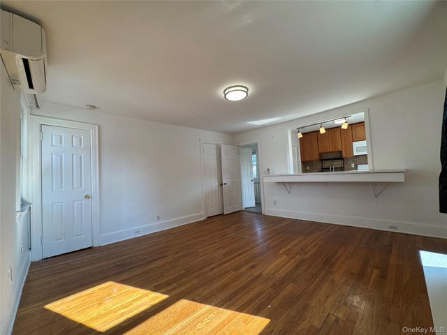267 Plainfield Avenue 2F, Floral Park, NY 11001