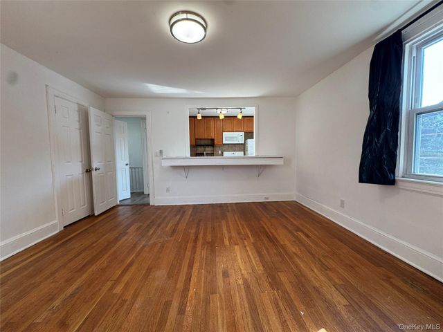 267 Plainfield Avenue 2F, Floral Park, NY 11001