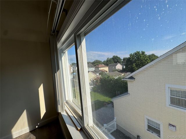 267 Plainfield Avenue 2F, Floral Park, NY 11001