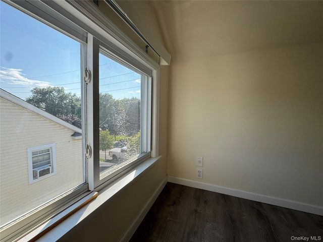 267 Plainfield Avenue 2F, Floral Park, NY 11001