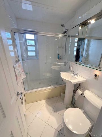 251-19 61st Avenue 19A, Little Neck, NY 11362