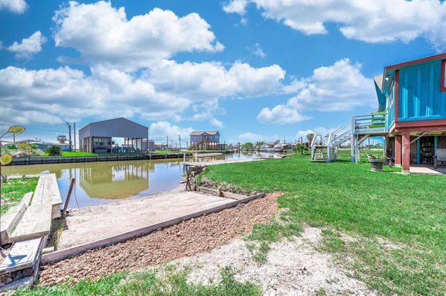 437 County Road 201, Sargent, TX 77414