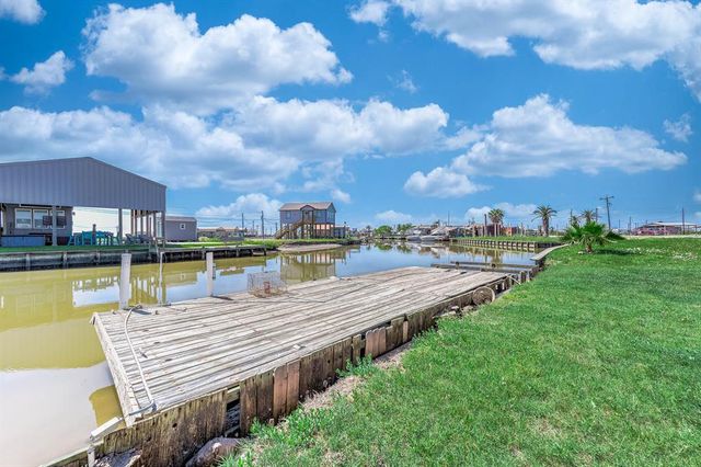 437 County Road 201, Sargent, TX 77414
