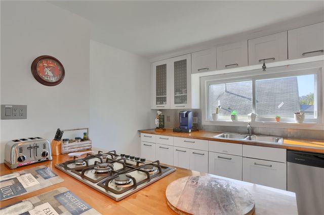 512 Ore St, Ellwood City, PA 16117