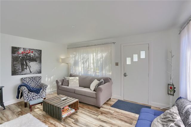 512 Ore St, Ellwood City, PA 16117