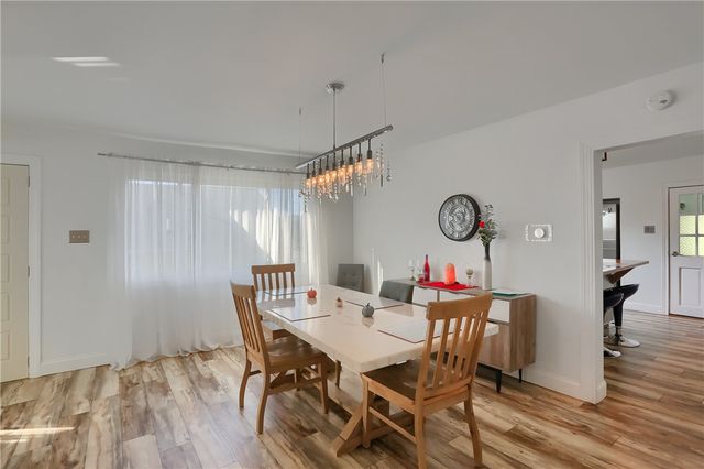 512 Ore St, Ellwood City, PA 16117