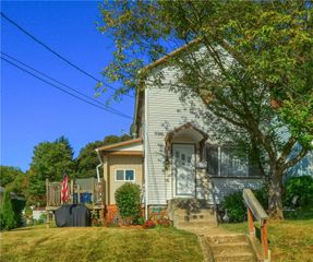 512 Ore St, Ellwood City, PA 16117