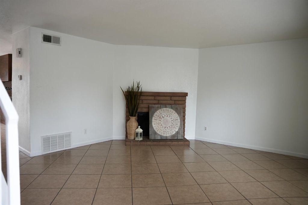 Image 3 of property listing at 4676 E Alamos Avenue # 134, Fresno, CA 93726