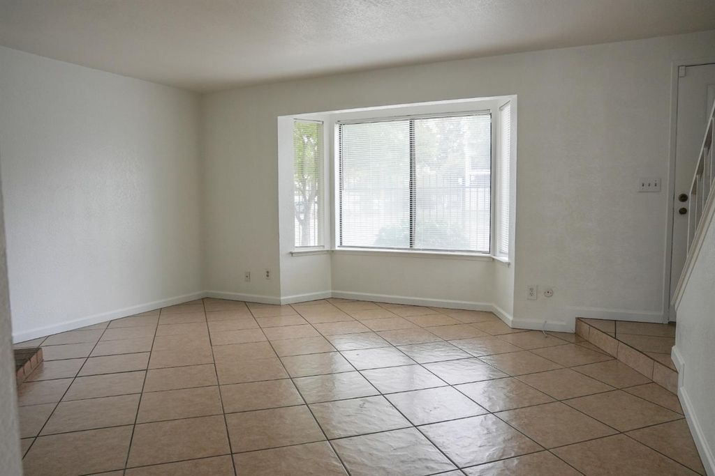 Image 4 of property listing at 4676 E Alamos Avenue # 134, Fresno, CA 93726
