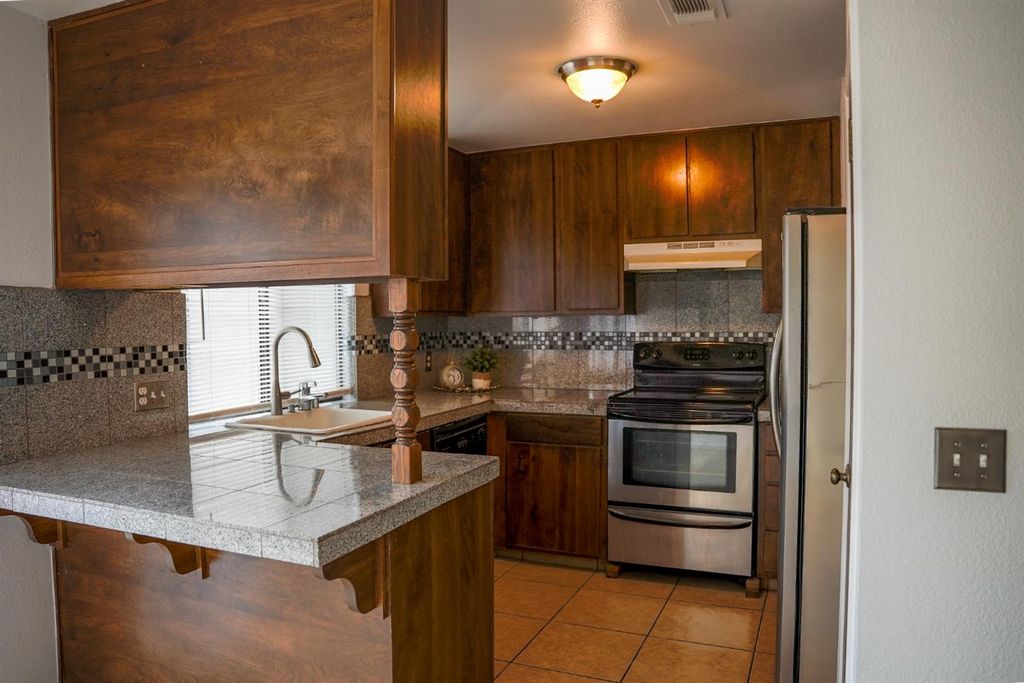 Image 5 of property listing at 4676 E Alamos Avenue # 134, Fresno, CA 93726