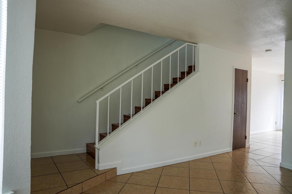 Image 7 of property listing at 4676 E Alamos Avenue # 134, Fresno, CA 93726