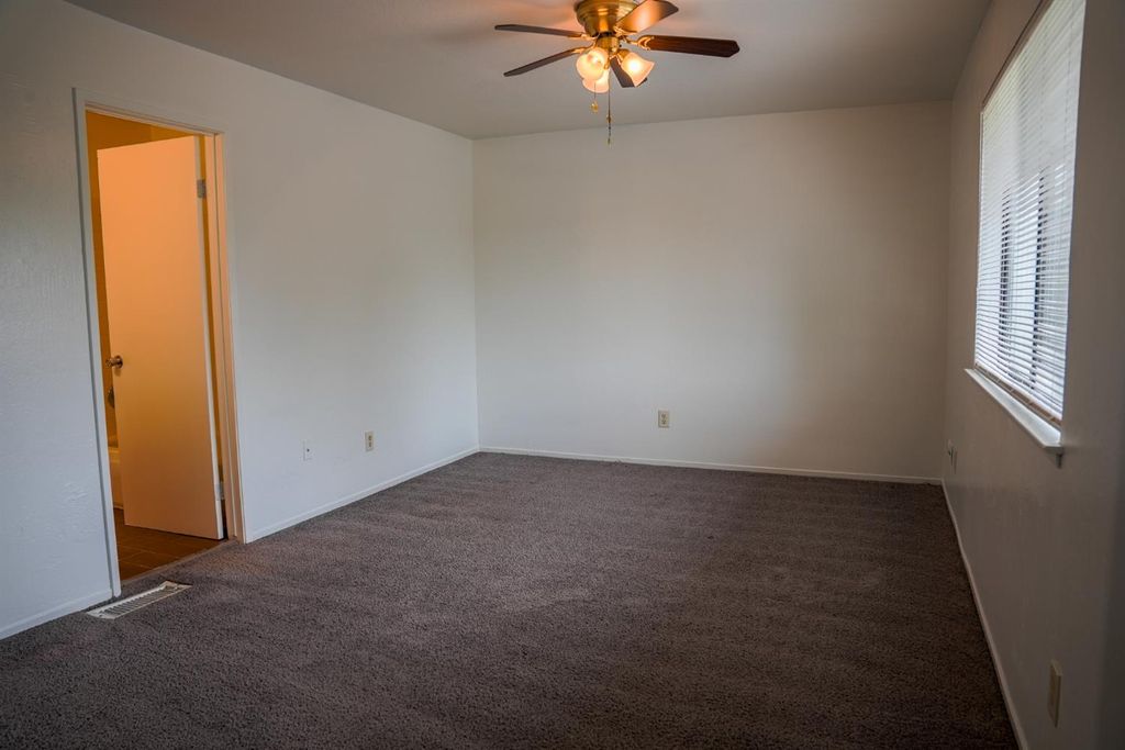 Image 8 of property listing at 4676 E Alamos Avenue # 134, Fresno, CA 93726