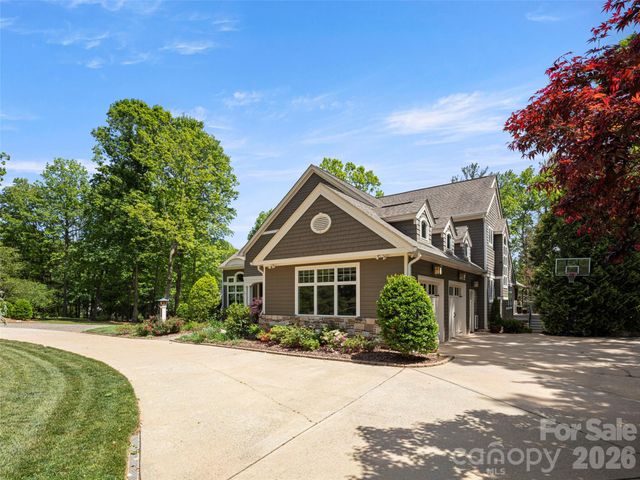 701 Baneberry Court, Asheville, NC 28803