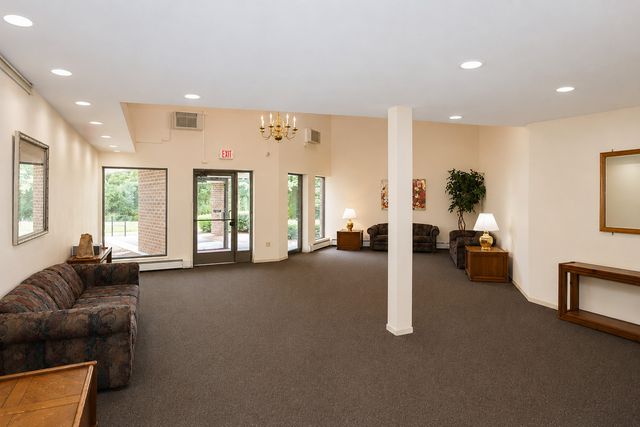 1500 Robin Circle 418, Hoffman Estates, IL 60194