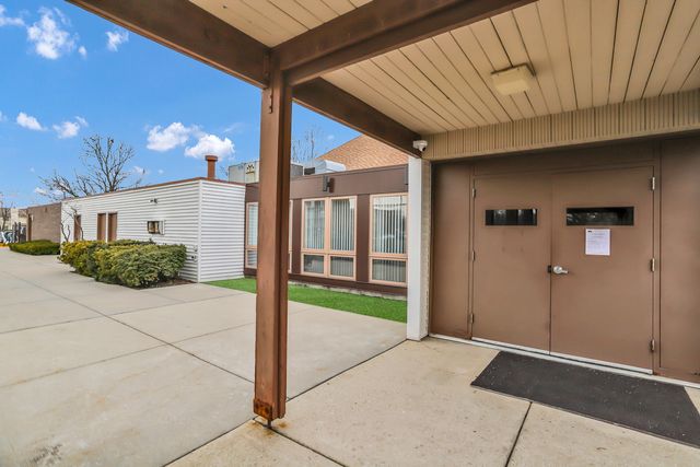 1500 Robin Circle 418, Hoffman Estates, IL 60194