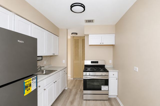 1500 Robin Circle 418, Hoffman Estates, IL 60194