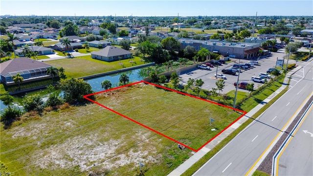 132 NICHOLAS Parkway E, Cape Coral, FL 33990