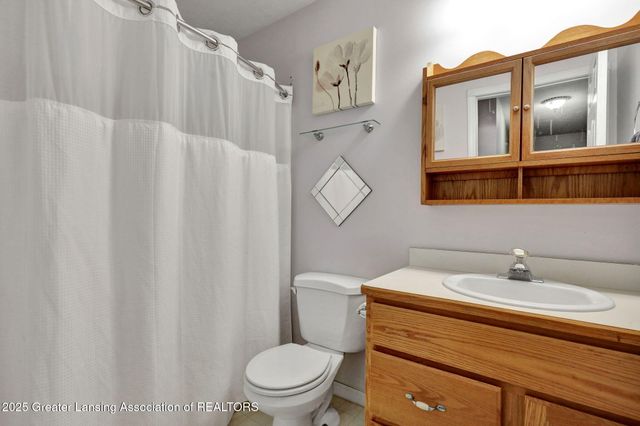 1074 Eaton Green Drive, Charlotte, MI 48813