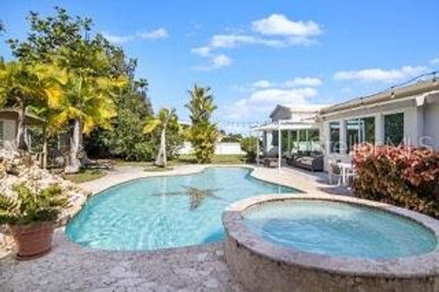 G9 GALICIA, Vega Alta, PR 00692